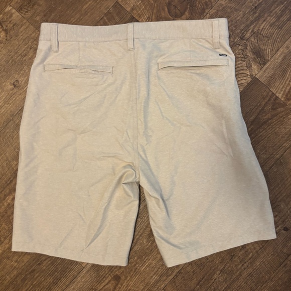 Bundle of Hurley Men's Gray and Tan Shorts, size 32 - Picture 6 of 7
